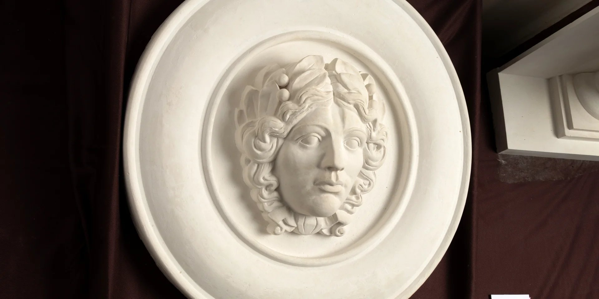 Saját tervezésű épületplasztikai díszítőelem