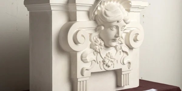 Országos Idegennyelvű Könyvtár klasszicista pilaszterfőjének másolata